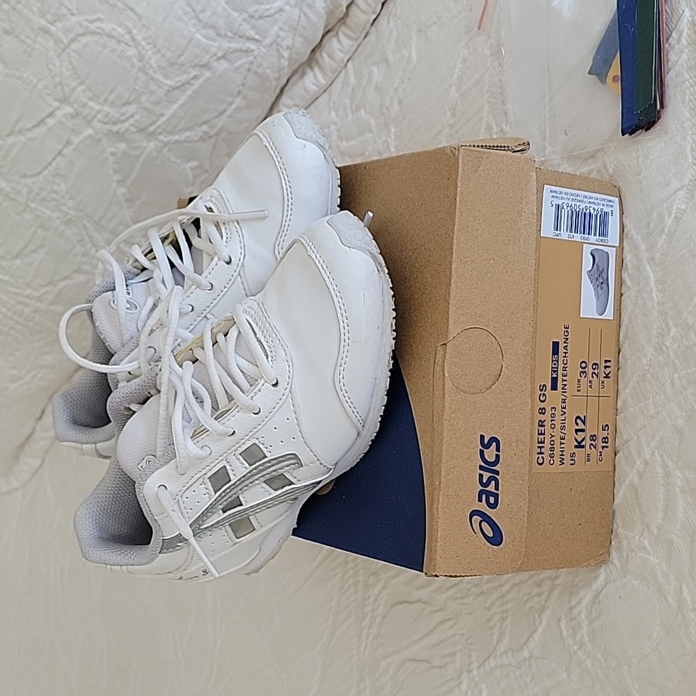 ASICS Cheer 8 GS kids shoes, white/silver/interchange, size K12